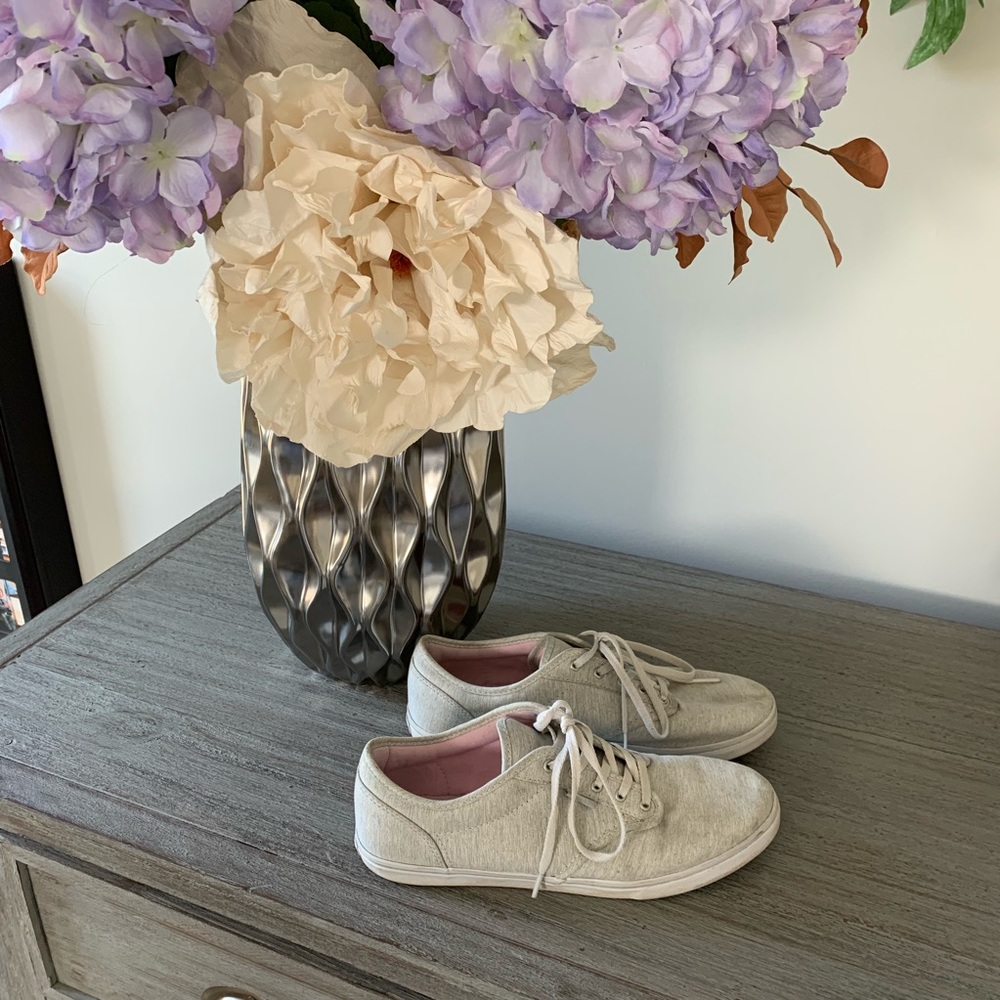 Light Gray w/Pink Lining SPRING Vans Size 10